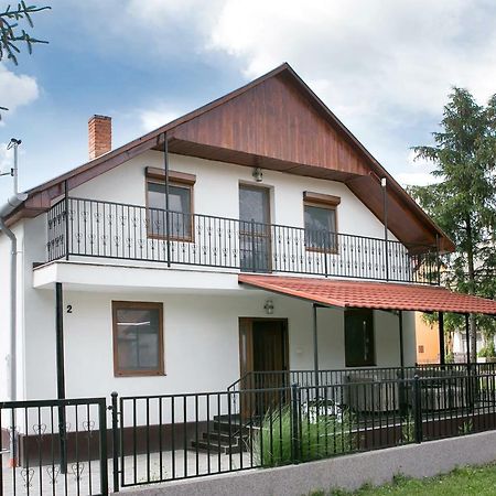 Starlight Apartment Mezőkövesd Esterno foto