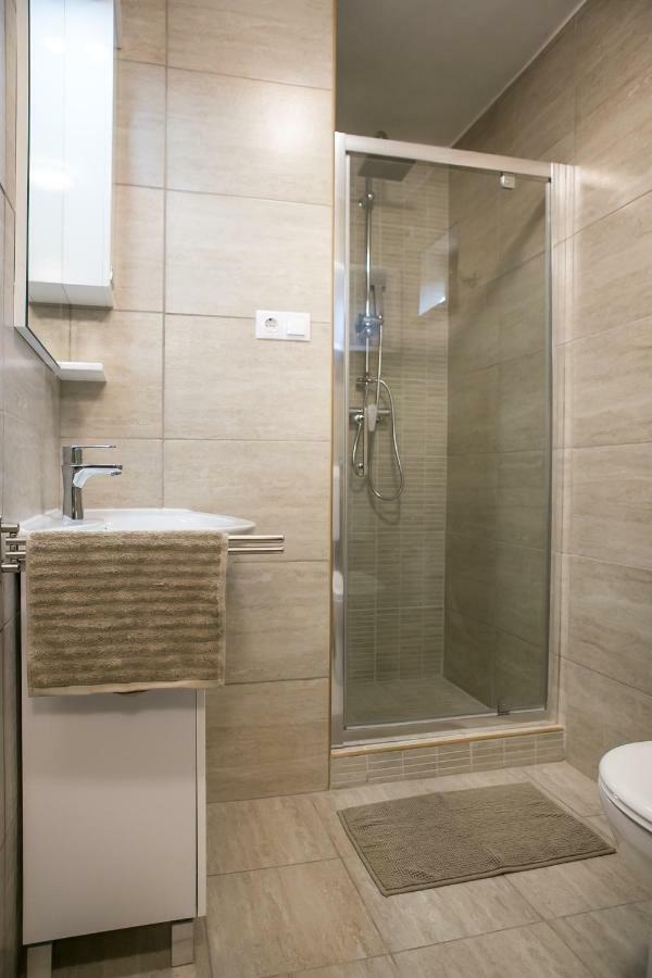Starlight Apartment Mezőkövesd Esterno foto