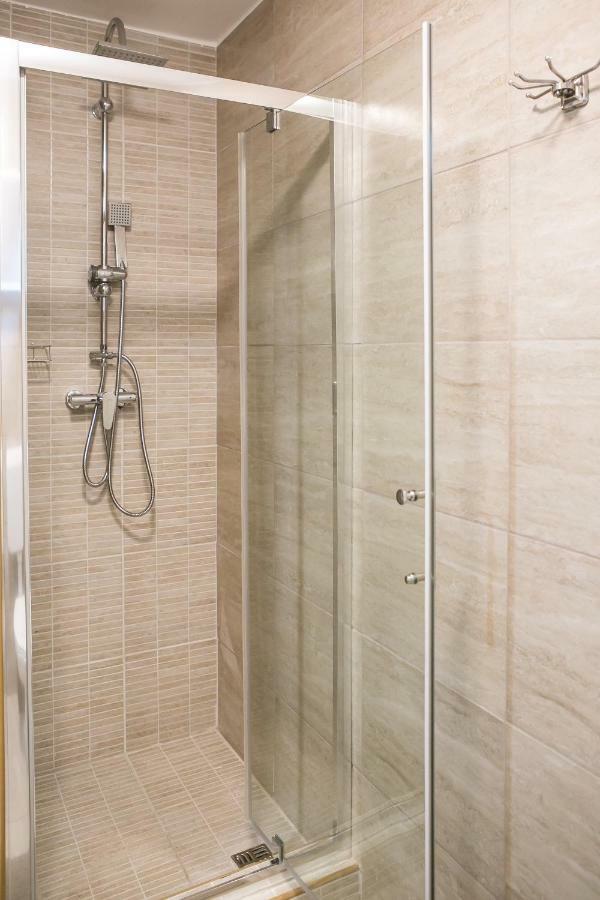 Starlight Apartment Mezőkövesd Esterno foto
