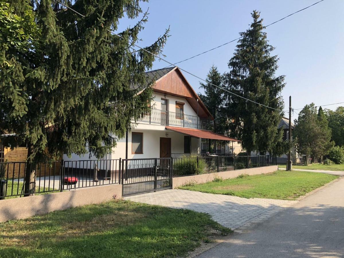 Starlight Apartment Mezőkövesd Esterno foto